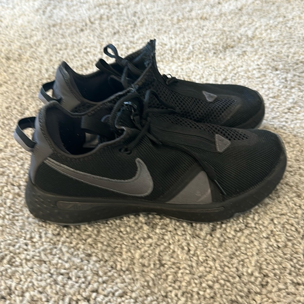 Good condition. Nike PG 4. Size 10.5. NO BOX
